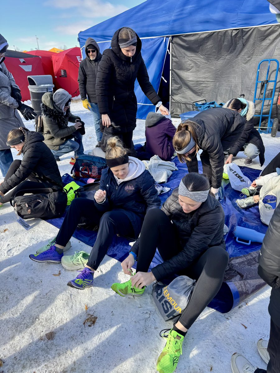 kgruns's tweet photo. Irish Rockstars putting a bow on their final XC race of 2025!  ☘️💚
Hats off to an outstanding 2025 gang!   Let the countdown to Track season begin!  👊💪 #irishxc https://t.co/NgzrxDZKXJ