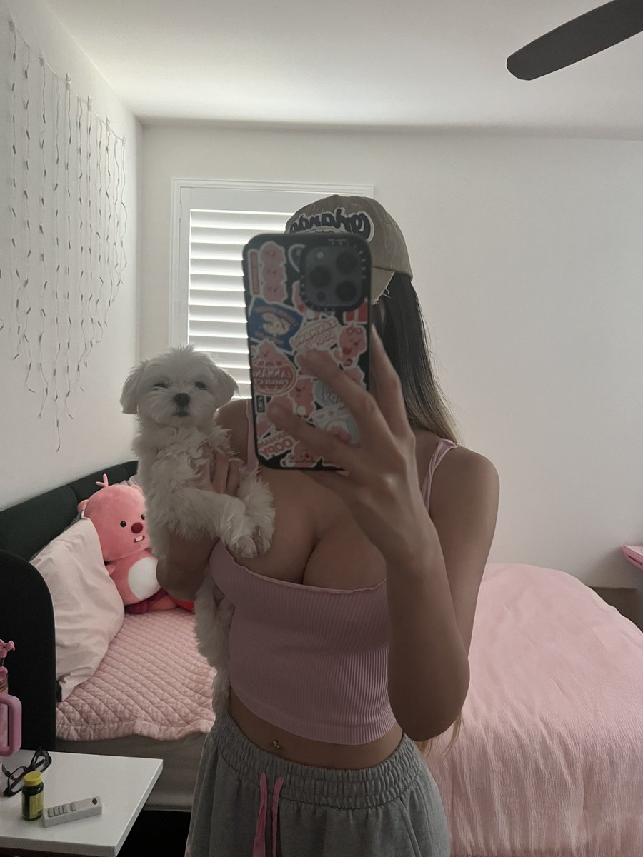 Nic0lekittyy's tweet photo. Doggie so cute https://t.co/45rCnogzb6