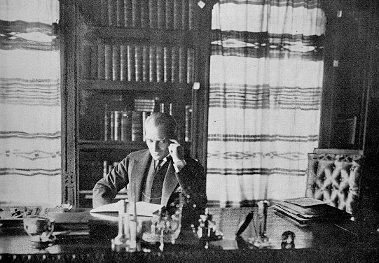 cigdemtoker's tweet photo. Kalbimiz ve aklımızla
hep saygı ve sevgiyle.

#Atatürk
#10Kasım https://t.co/OPVI6h92qK