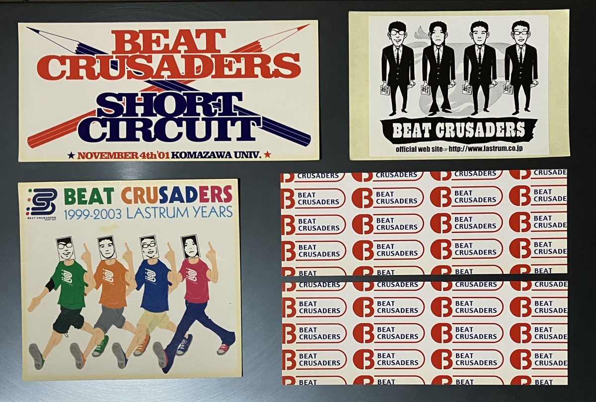 Top_40_Age's tweet photo. #945 BEAT CRUSADERS × ROPESAMBAS (にステッカーと学祭の冊子を添えて)
BEAT CRUSADERS × YOUR SONG IS GOOD「BOOOOTSY」レコ発ツアーで販売されたもの。
#マーチャンダイズ記録シリーズ #BeatCrusaders #BECR #GALLOW #TheStarbems #PeselaQueselaIn #FUNSIDE #popcatcher #kuh #AVANTI #WujaBinBin https://t.co/18Y9xLib59