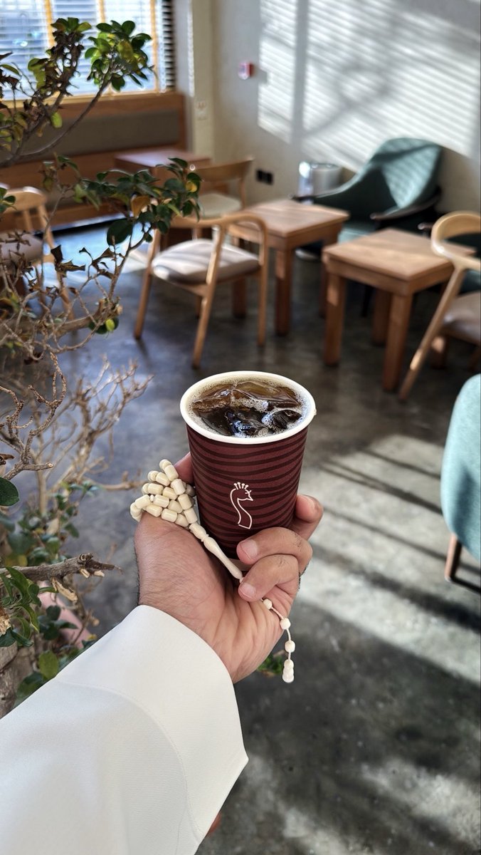 الناس حظ ونصيب يختارهم الله لك ، إما درسًا، أو سنداً ."☕️📸