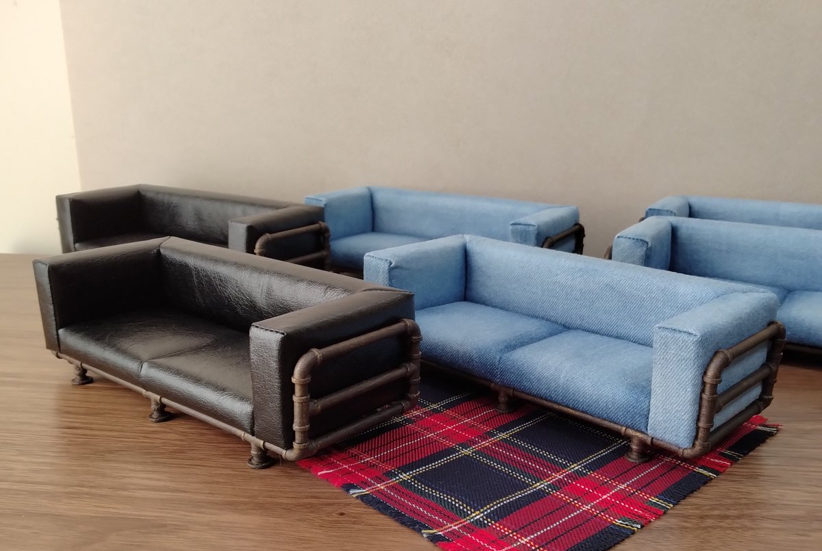 SVソファ、Ｐソファ完成です。
#AKG28
#ミニチュア家具
縮尺1／12

金曜日までにもう少しちゃんとした写真を撮ってお品書き的なポストします！