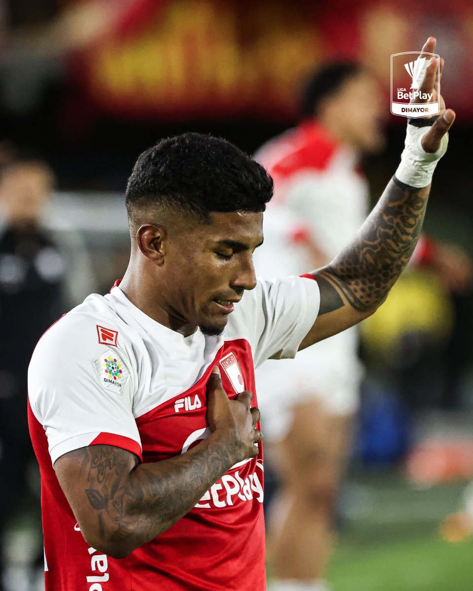 LigaBetPlayD's tweet image. 𝗘𝘀 𝗰𝘂𝗲𝘀𝘁𝗶𝗼́𝗻 𝗱𝗲 𝗙𝗲 ✨
Harold Santiago Mosquera revive al León en el descuento en una jugada que describe a la perfección el nombre de su equipo.

#UnaLigaConMásPasión #LigaBetPlayDimayor #fpc #futbolcolombiano