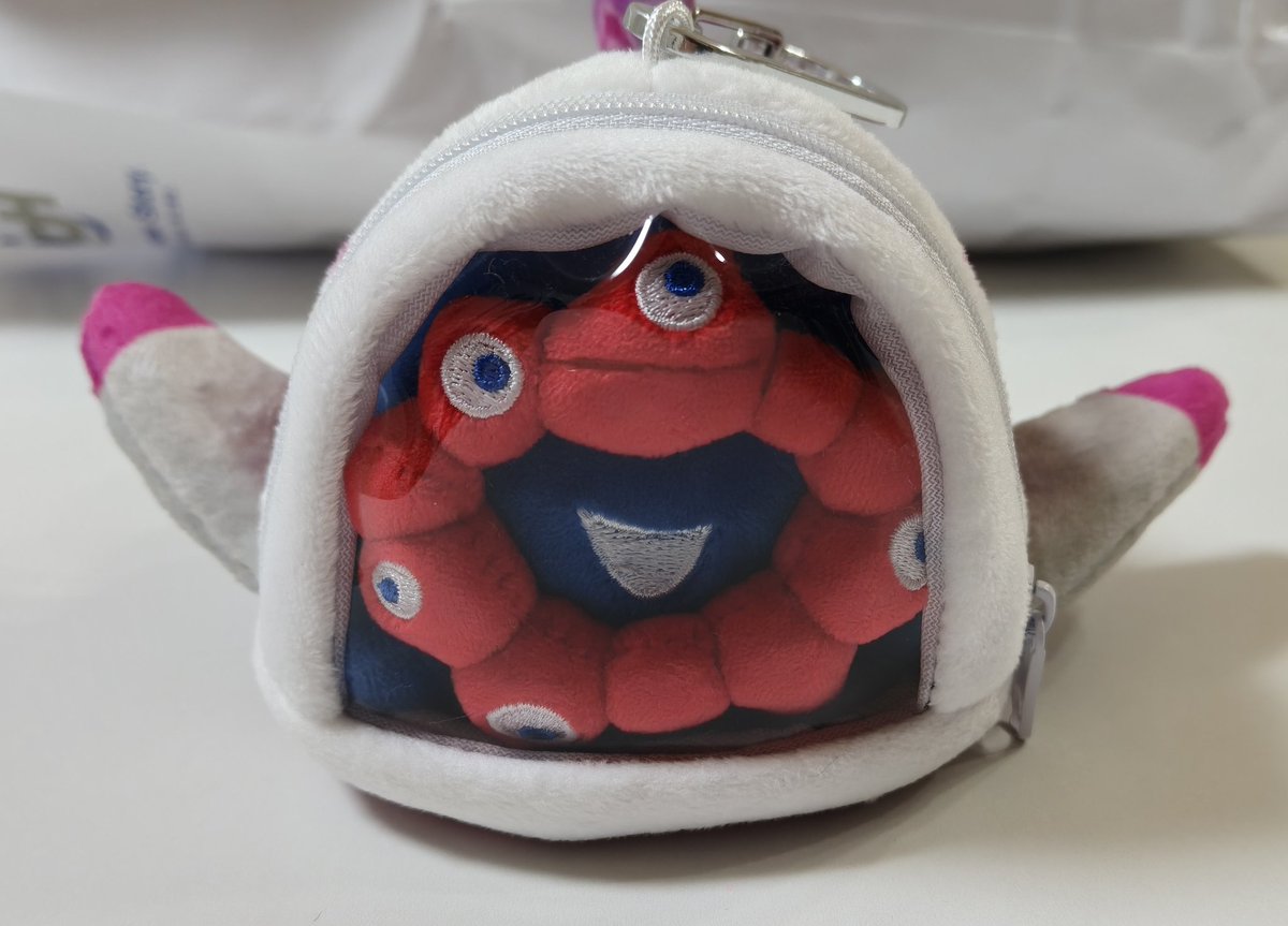 これが！（1枚目） ミャクミャク様と！（2枚目） 合体！！（3枚目