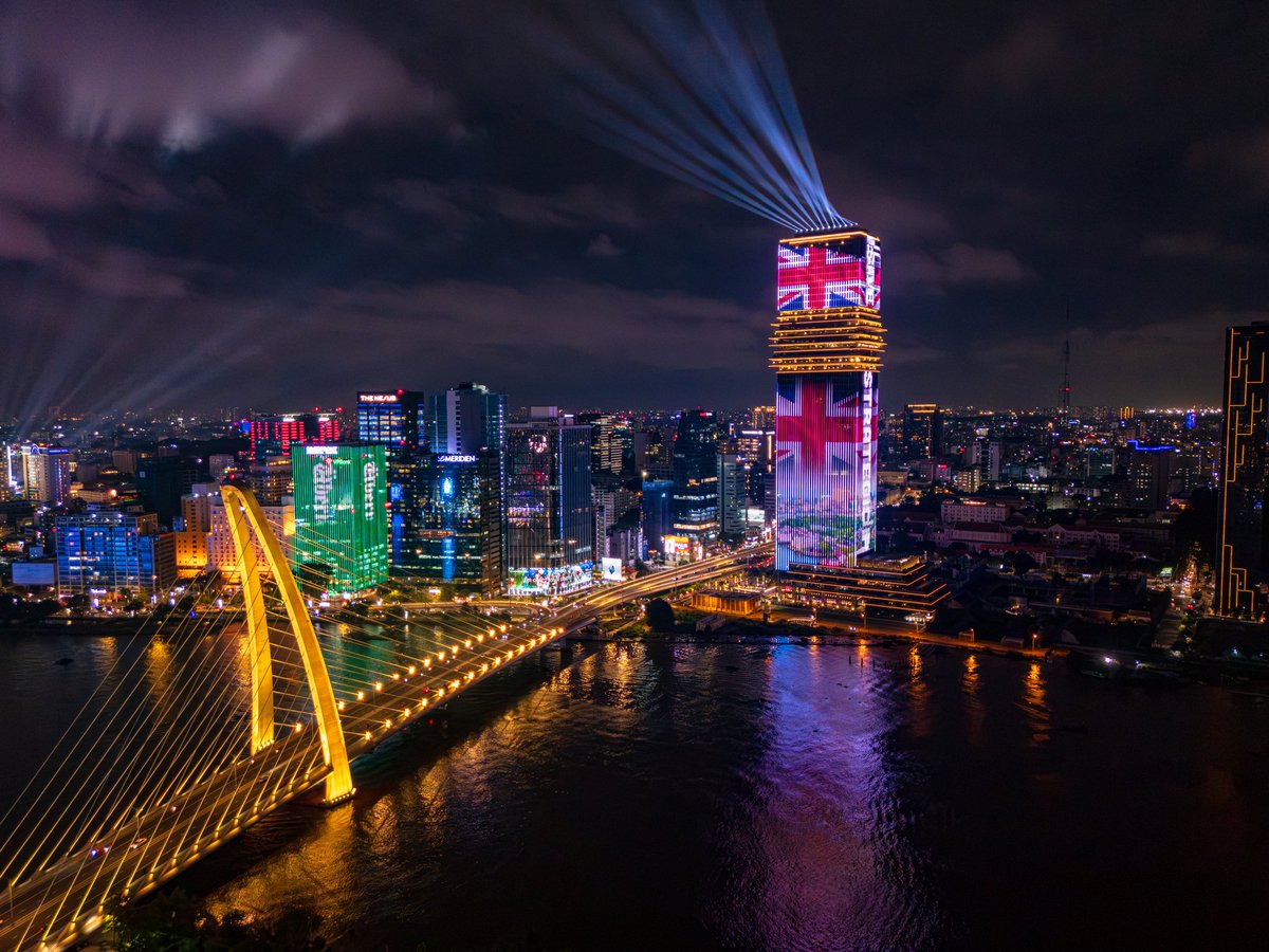UKinVietnam's tweet image. 🇬🇧✨🇻🇳 Saigon Marina IFC Tower lights up to celebrate the UK–Viet Nam’s Comprehensive Strategic Partnership.
📅 6–13 Nov
⏰ 6pm–12am

Don’t miss the opportunity to take photos by the waterfront!

#CSP #SaigonMarinaIFC