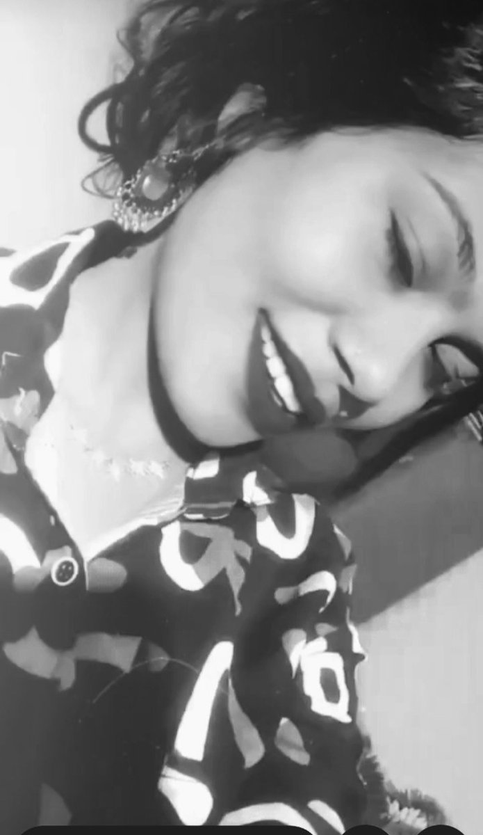 आपसे चाहत हो गई ,इस कदर हमको,
 के बिना दीदार के बेचैन रहा करते हैं ।