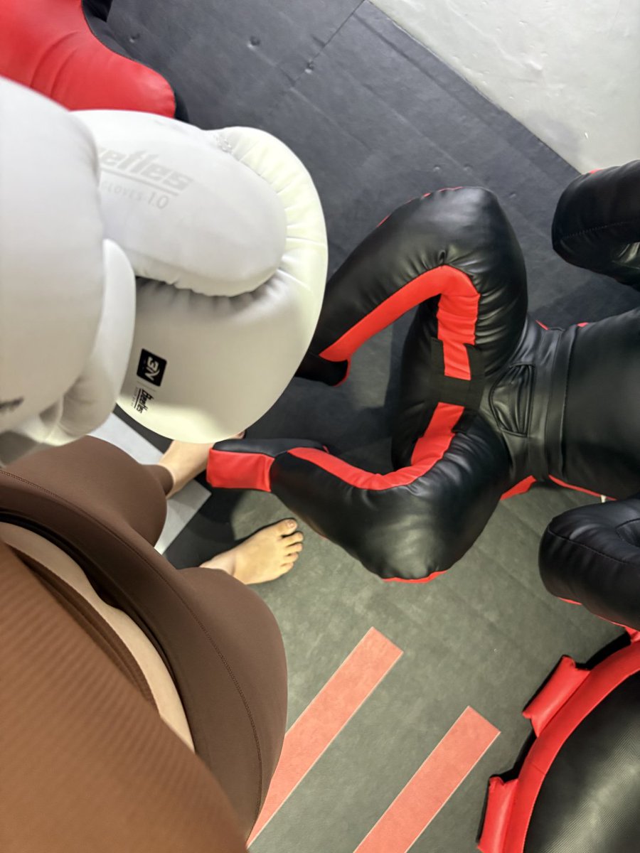 Practice_BM's tweet image. パンチの準備は完了！
ボクシングで鍛えた身体、心も強くなる瞬間🏋️‍♀️
全力で打ち込んで、目標に向かって一歩ずつ前進！🔥
#ボクシング #トレーニング #フィットネス #力強さ #スポーツライフ #健康生活