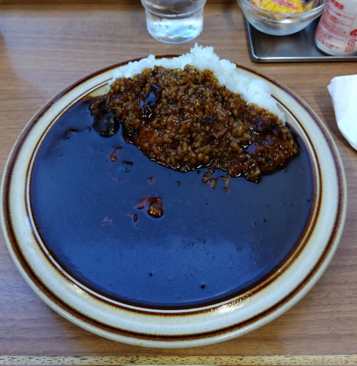 CrobackGuitar's tweet photo. 神保町カレーのキッチン南海でカレーを食べて小休止です。
コクがあって美味しかったです！
#神保町 #カレー https://t.co/tB9xkgvot1