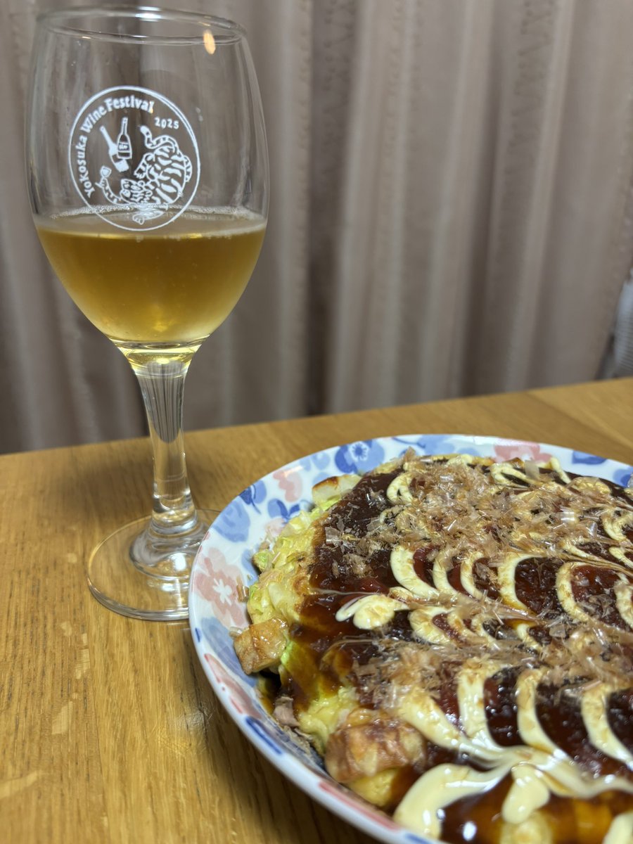 kouwein's tweet photo. 「PIERRE ZÉRO（ピエール・ゼロ） シャルドネ」 というフランス産のノンアルコールワイン

色合いは、淡いレモンイエロー。
香りは青リンゴ、洋ナシ、白い花、レモンピールのような爽やかなアロマが広がります。
軽やかな酸味とほんのりとした甘みがバランスよく、シャルドネらしい印象です。 https://t.co/08N582HciK