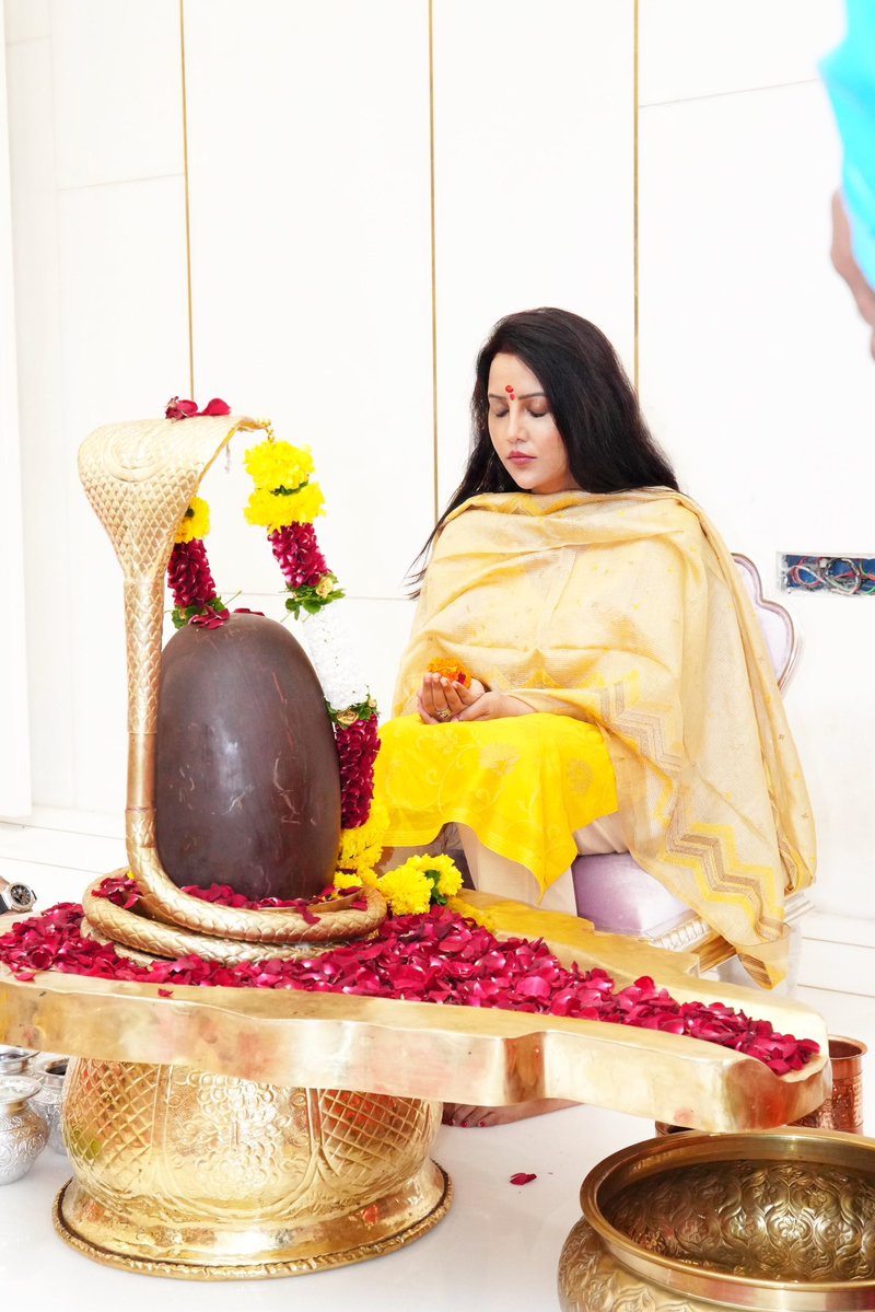 fadnavis_amruta's tweet image. रुद्राभिषेक हर हर महादेव !

Har Har Mahadev !

#Mahadev #mahadev #HarHarMahadevॐ 
#HarHarMahadevॐ