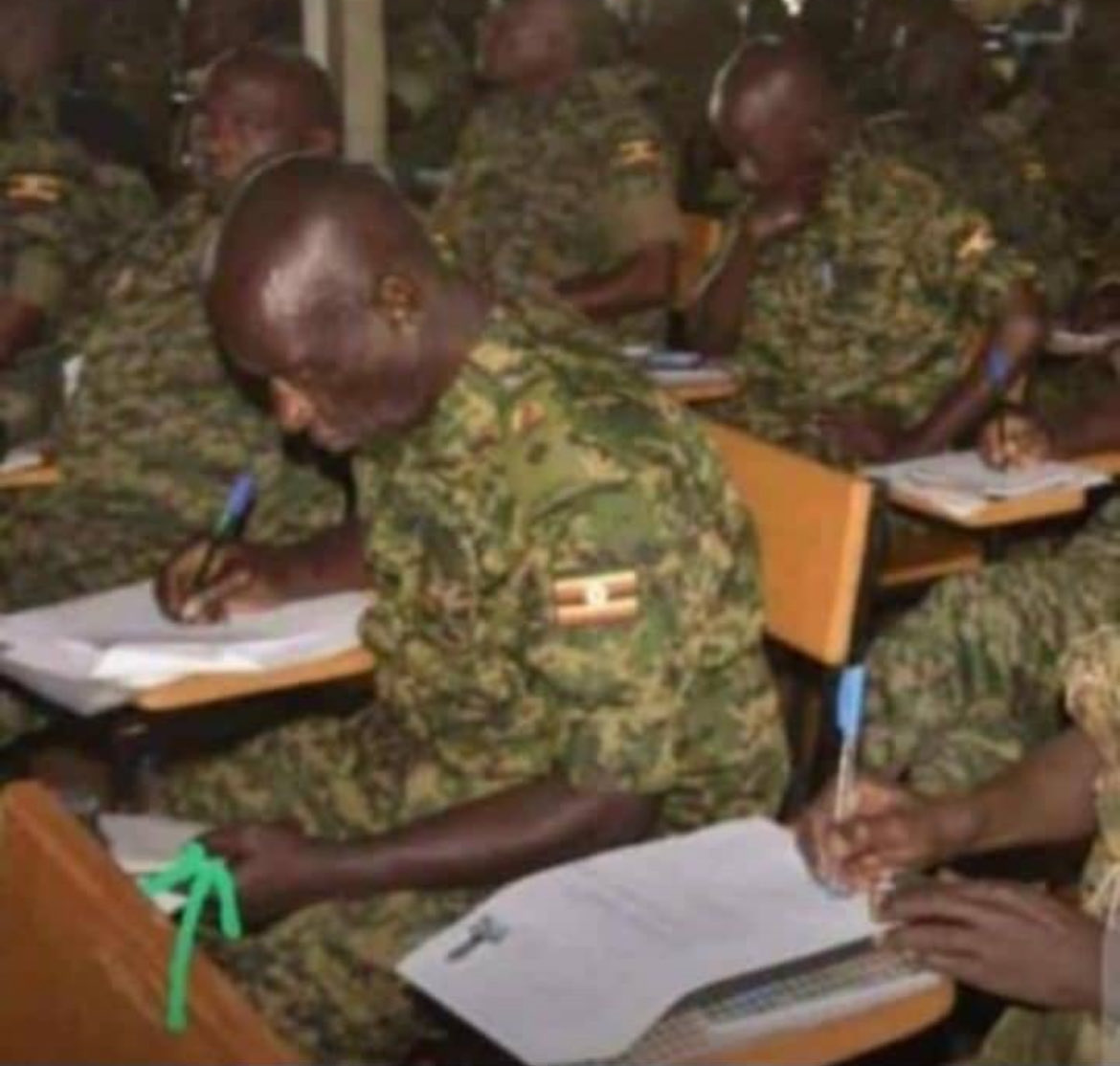 Naturinda96's tweet image. An Exam does give any fck😂🙌