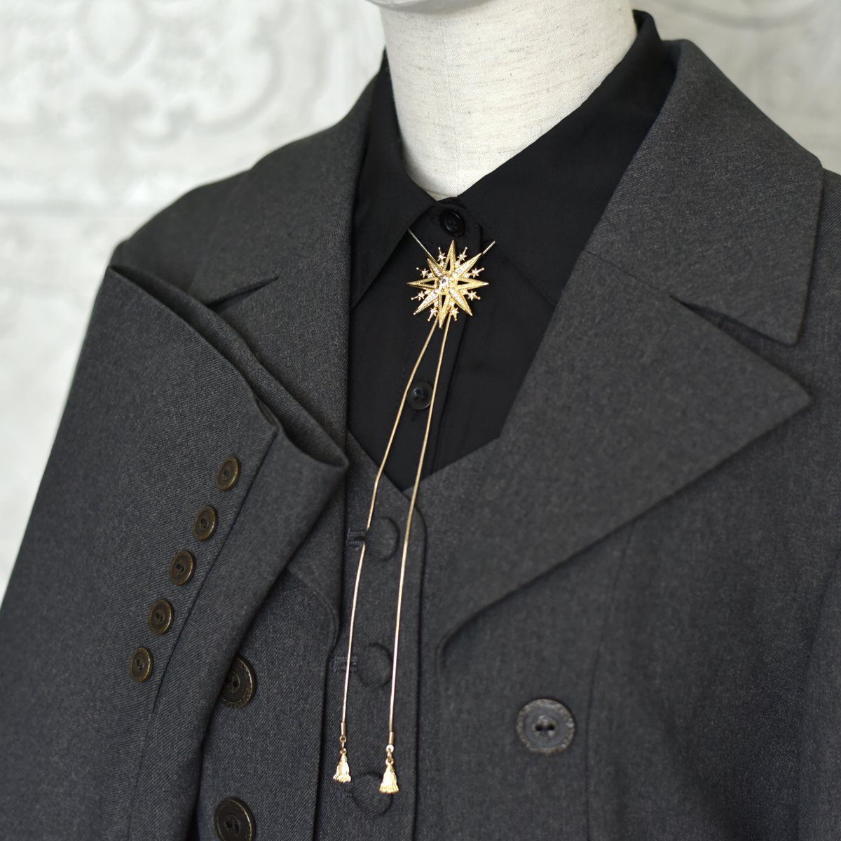 11/12⇒お題【#装いを仕上げるラストピース　#365DIYtheme】
※洋服記念日、コーデを完成させる決めアイテムを！

服だけじゃ終わらない…最後の一点で空気が変わる🎩✨「これで完成」って思えるぴったりアイテムを探しに来ませんか？

🛒minne.com/@raga-muffin

#ハンドメイド好きさんと繋がりたい