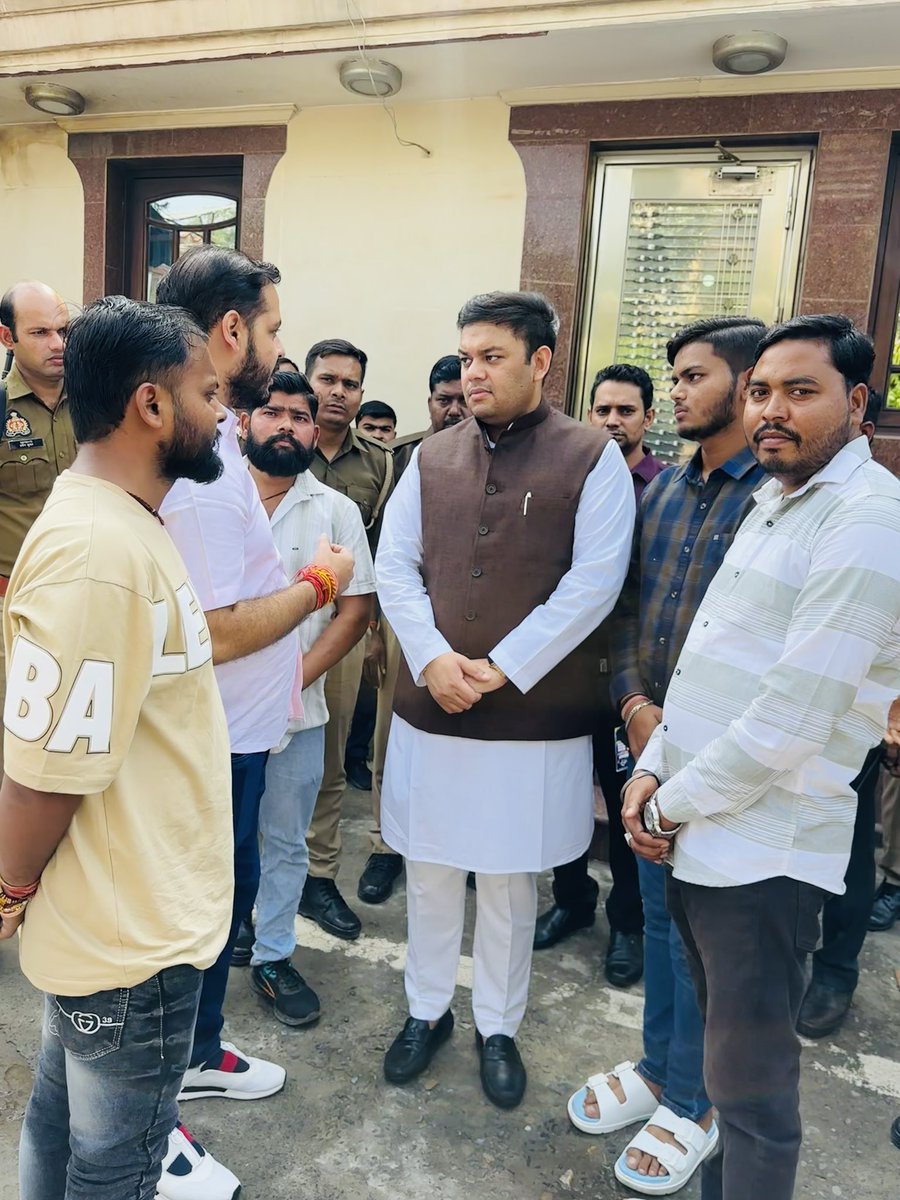 premendraguddu's tweet image. उत्तर प्रदेश सरकार में माननीय बेसिक शिक्षा मंत्री, जनप्रिय नेता श्री संदीप सिंह जी से अलीगढ़ में भाइयों के साथ शिष्टाचार भेंट की। 

#SandeepSingh #PremendraGuddu #BJYM #BJPAligarh @thisissanjubjp