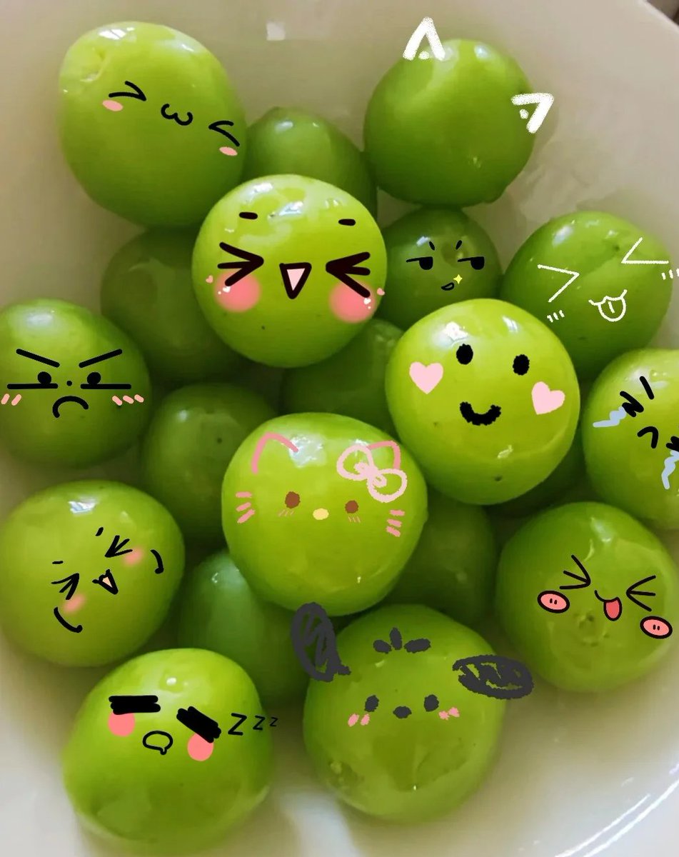 Coda_Graph's tweet image. グリーングレープ、
まるで表情豊かな顔がいっぱい！
誰が一番キュートかな？🍇