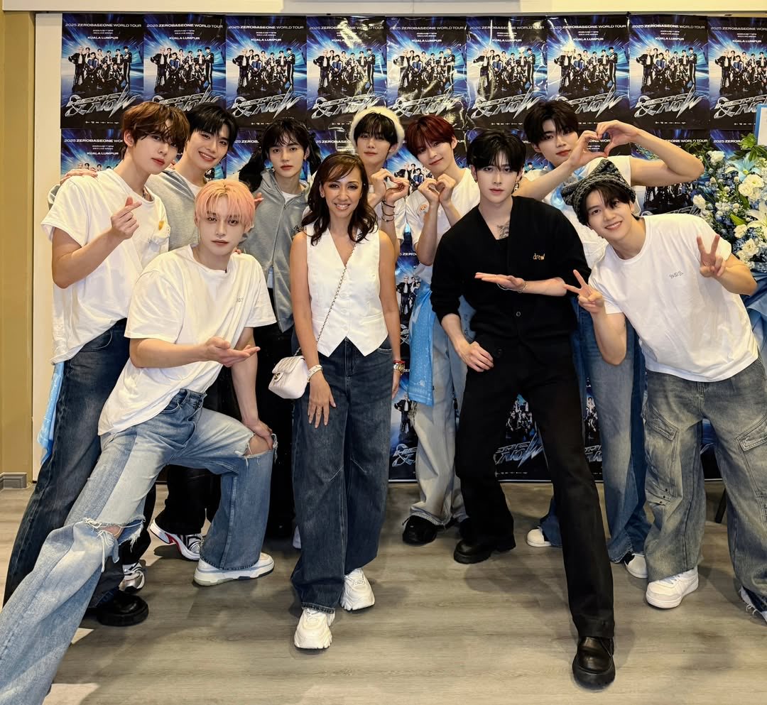 whoyouzy_'s tweet photo. ZB1 with the Royal Princess of Selangor https://t.co/U0P9BPAXrC