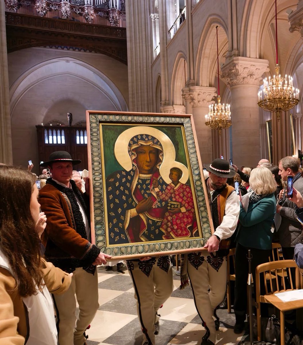 The icon of Our Lady of Częstochowa has returned to the newly restored Notre Dame Cathedral in Paris.

Image: Notre Dame de Paris