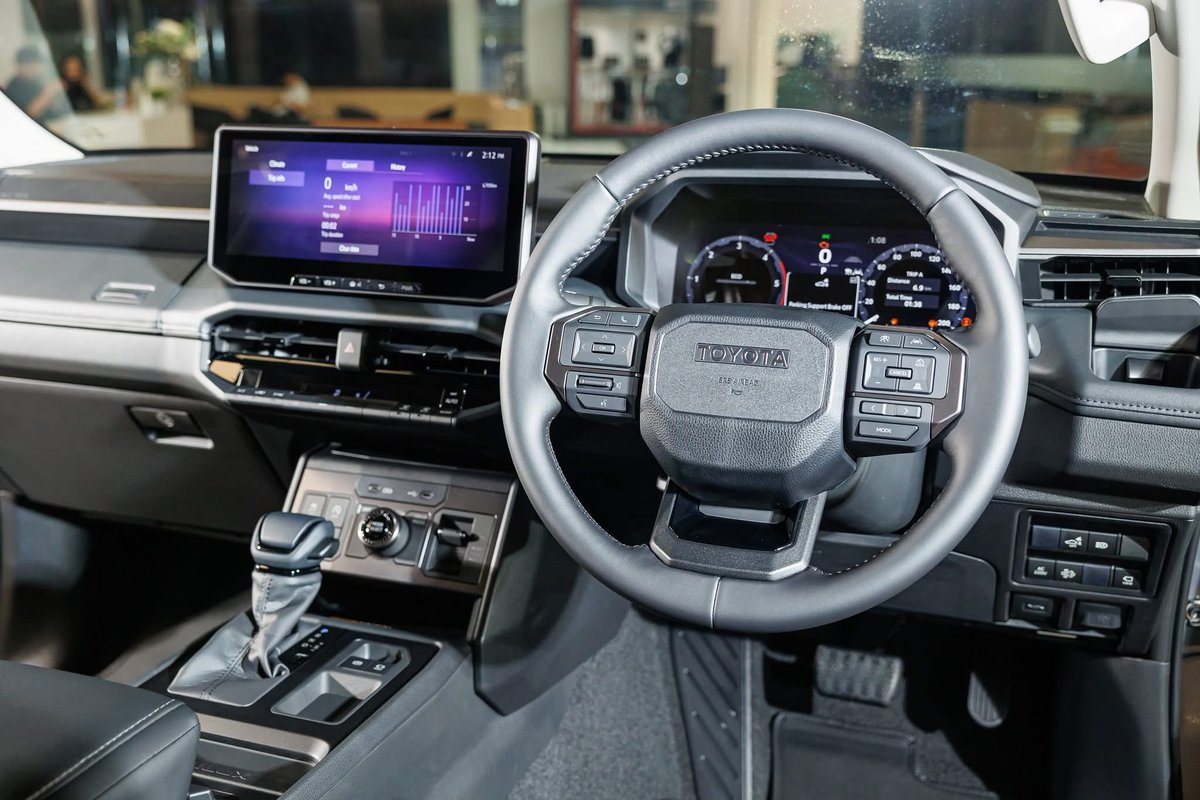 cars_pixels's tweet image. The Thailand-spec new Toyota Hilux is still powered by the 2.8 GD-6 engine which still produces 150 kW and 500 Nm for the 6-speed automatic transmission, the 6-speed manual transmission churns 420 Nm.