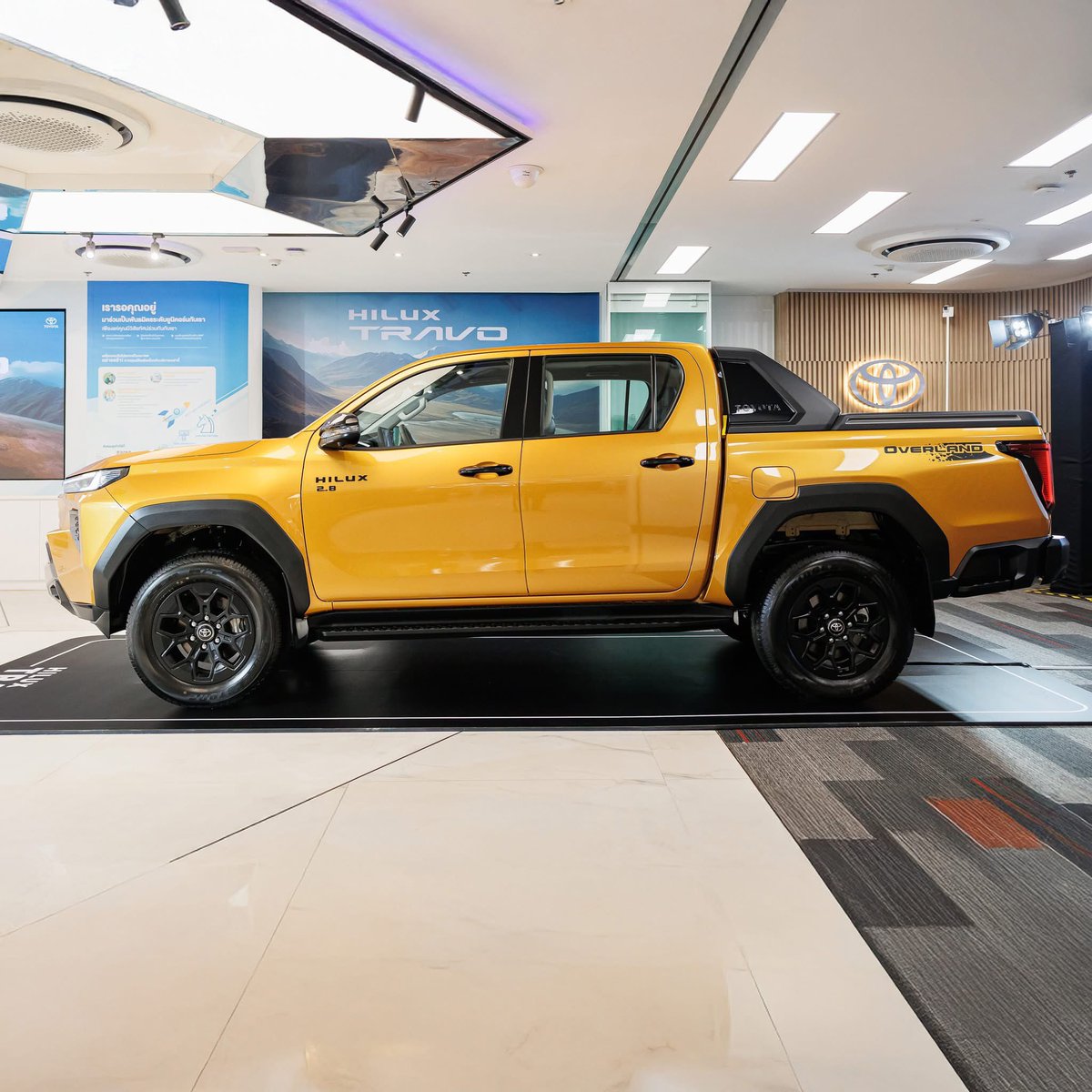 cars_pixels's tweet image. The Thailand-spec new Toyota Hilux is still powered by the 2.8 GD-6 engine which still produces 150 kW and 500 Nm for the 6-speed automatic transmission, the 6-speed manual transmission churns 420 Nm.