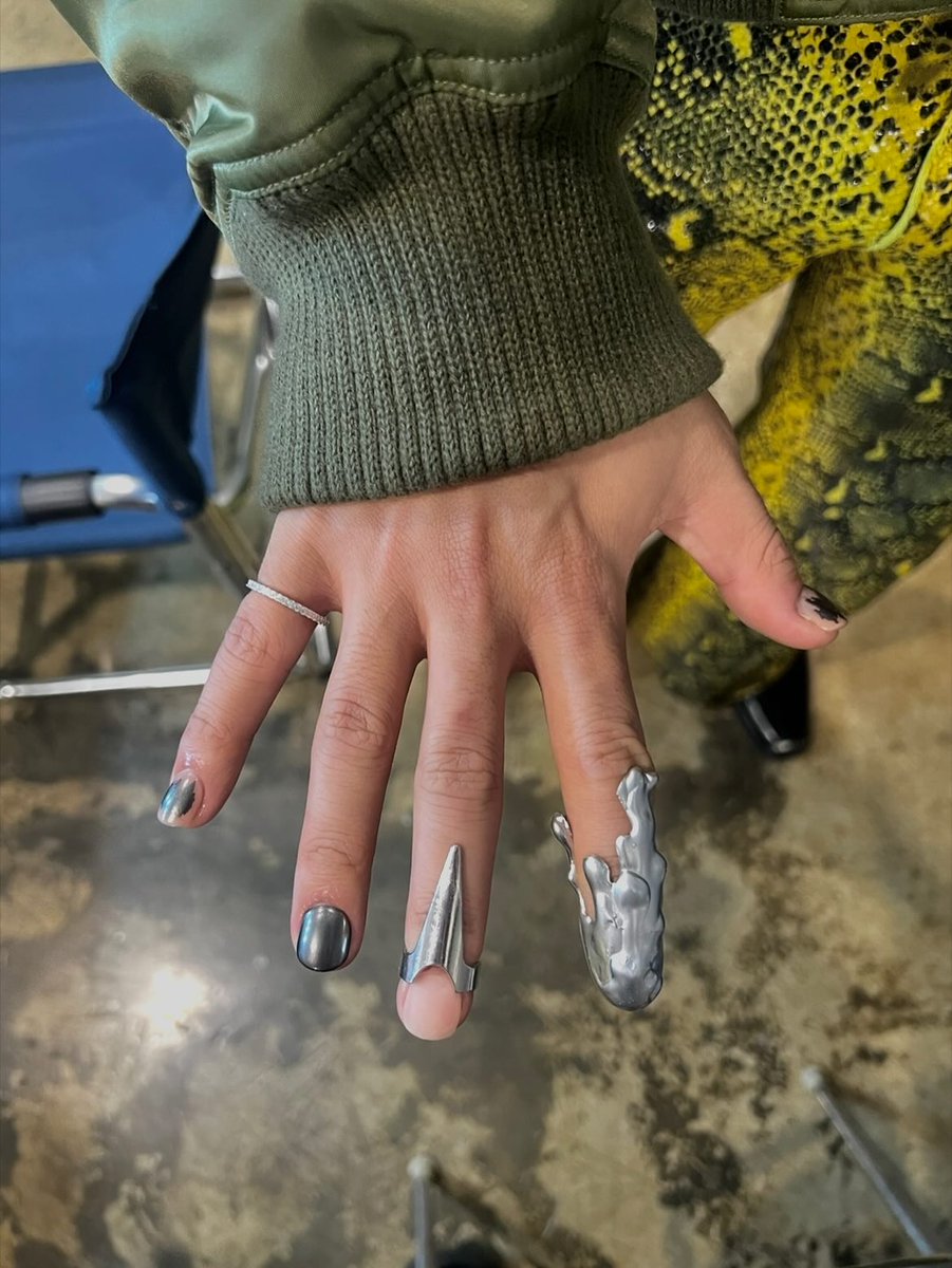 251110 nail artist instagram update with mingyu 📸 #민규 #MINGYU

mingyu's nails for happy burstday concept photo shoot!