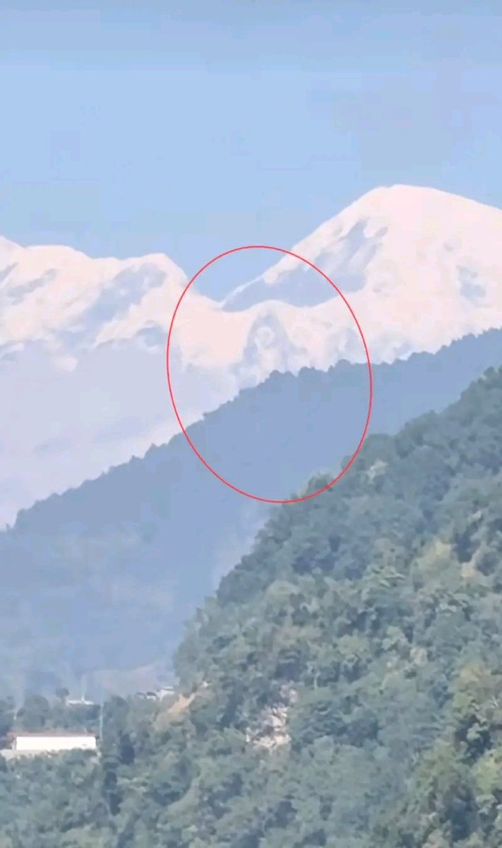 Laxmankc01's tweet photo. Rare Coincidence: Shivaji like image seen on a mountain from Upper Dangadhi Chitwan. ❤️‍🩹🙏🏻#JaySambho 

Pic. Alice King https://t.co/ZUu24OQ0gz