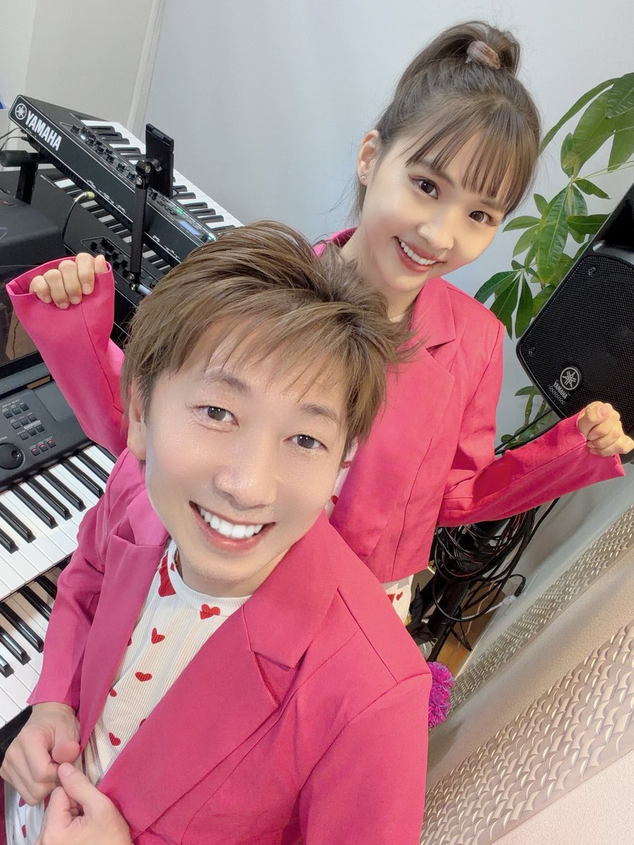 ピンクスーツ蔓延計画中!街裏ぴんくさん　<a href="/Machiura/">街裏ぴんく</a> をリスペクト🎤🎹練習中もピンクスーツ着用することをここに誓います　#あなた #小坂明子 #街裏ぴんく
youtube.com/shorts/syg_hVj… <a href="/YouTube/">YouTube</a>より