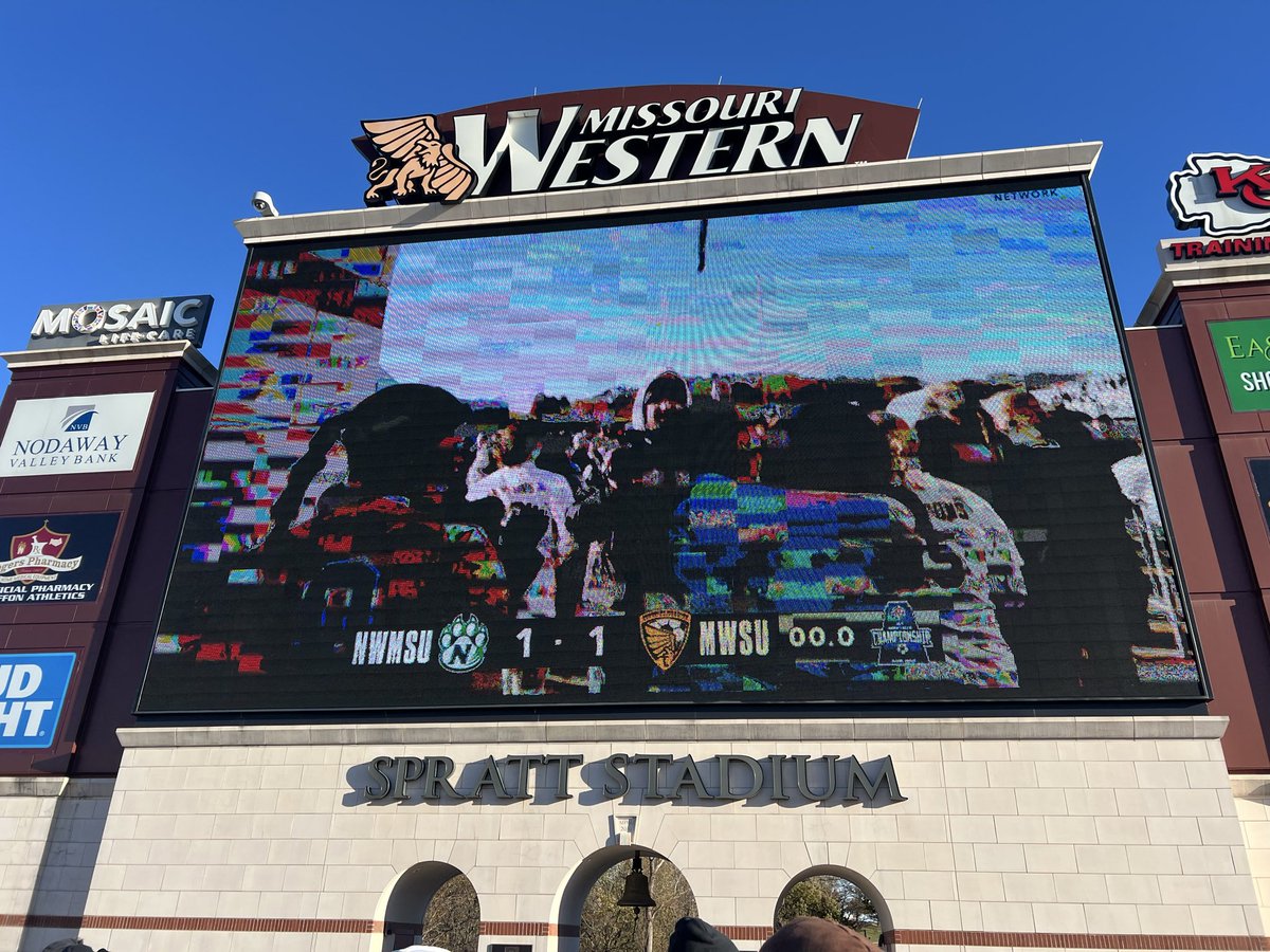 TYetmarAD's tweet image. Incredible victory for @GriffonSoccer in @TheMIAA first round of playoffs! Proud of their hard work &amp;amp; perseverance through 110mins. Intense battle that ended in 1-1 tie &amp;amp; stretched to PKs, 4-3. Griffs will be the highest remaining seed in Semis! #GriffUp 🦅🦁 #RingTheBell 🔔