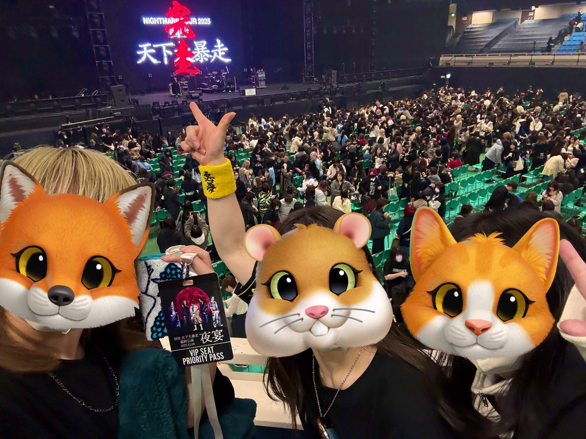 agitoooy's tweet photo. スタンドA列奇跡の3連🤍物凄く久しぶりな人達と会えて嬉しかったです😆思うところはたくさんあれど楽しかったし咲人さんは今日も美しく格好良かった皆様お疲れ様でした、ありがとうございました💚 https://t.co/ebRC2APwH0