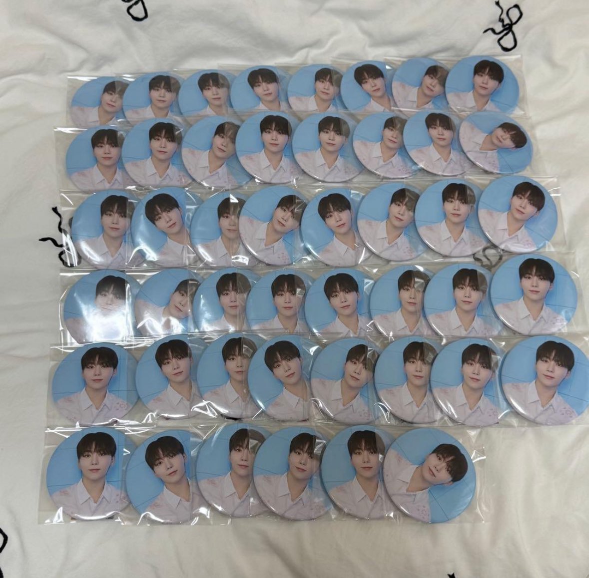 nyan_nya_s2's tweet photo. SEVENTEEN スングァン 缶バッジ HOME2024 買取

痛バ組んでた物を解体し今後使用する見込みが無いのでまとめてお譲りします(՞_  ̫ _՞)゛

組んでいたので若干の針の歪み、汚れ等あると思います。

神経質な方完璧を求める方はお控えください。

46個/19999(PayPay or メルペイ) https://t.co/QXLADxw8SC