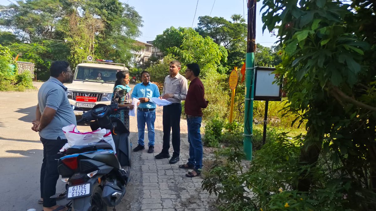 #SIR2025 
મતદાર યાદીનો ખાસ સઘન સુધારણા કાર્યક્રમ 2025

તા: ૦૯/૧૧/૨૦૨૫ ના રોજ ૧૮૦ પારડી વિધાનસભા મતવિસ્તારમાં #SIR હેઠળ  #BLO દ્વારા ગણતરી ફોર્મ (EF) વિતરણ કામગીરીની સમીક્ષા કરવામાં આવી.

<a href="/DDO_VALSAD/">DDO Valsad</a>
<a href="/collectorvalsad/">Collector Valsad</a>
<a href="/DeoValsad/">District Election Officer Valsad</a>
<a href="/CEOGujarat/">Chief Electoral Officer, Gujarat</a>