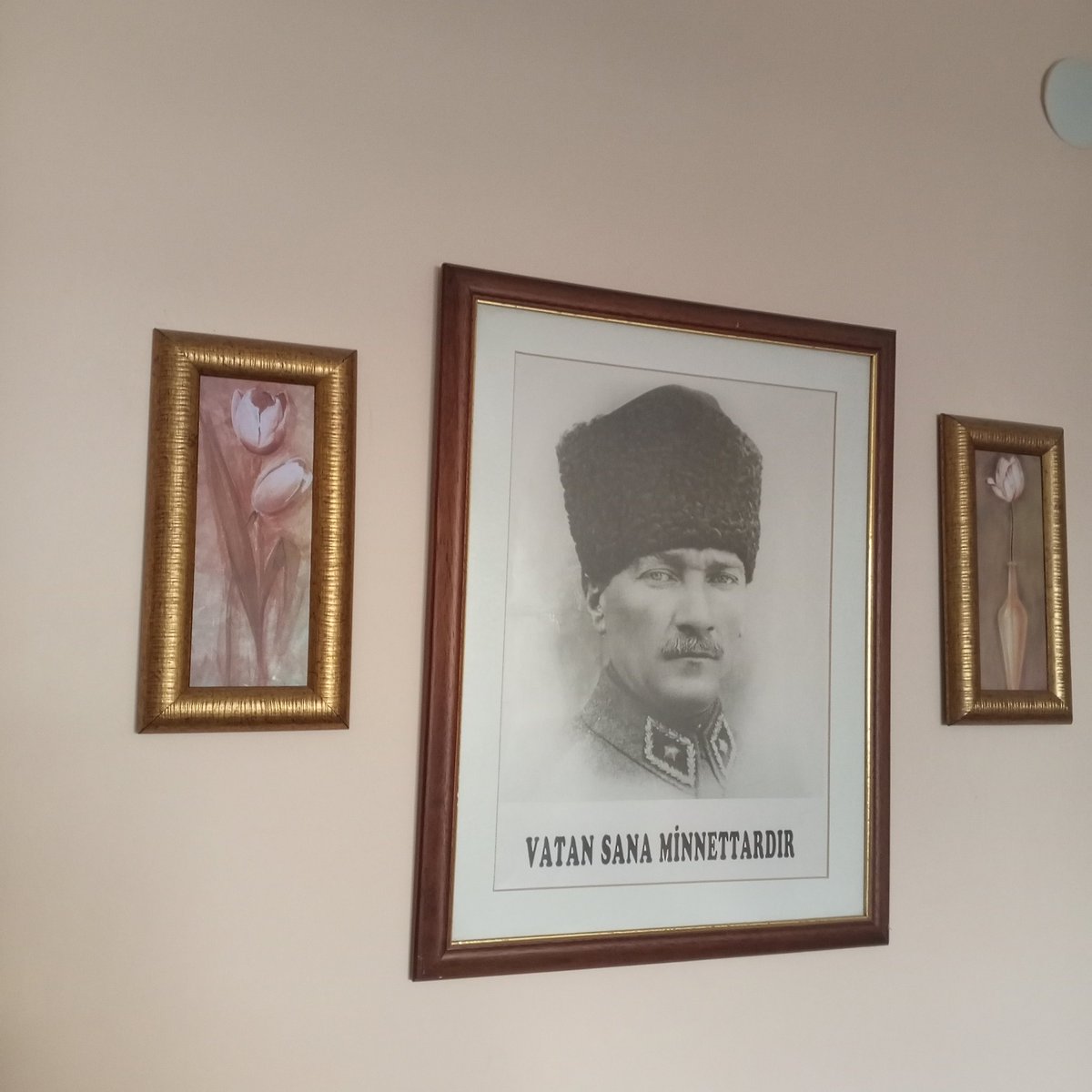 34kahve06's tweet photo. Rahmet, Minnet ve Dua ile... 

#İlelebet
#10Kasım https://t.co/GbVHjL3Jzq