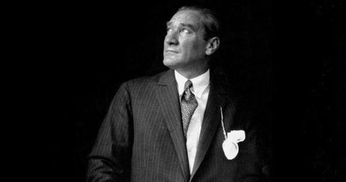 Ulu önder Mustafa Kemal Atatürk'ü saygı ve özlemle anıyoruz. #Atatürk #10Kasım