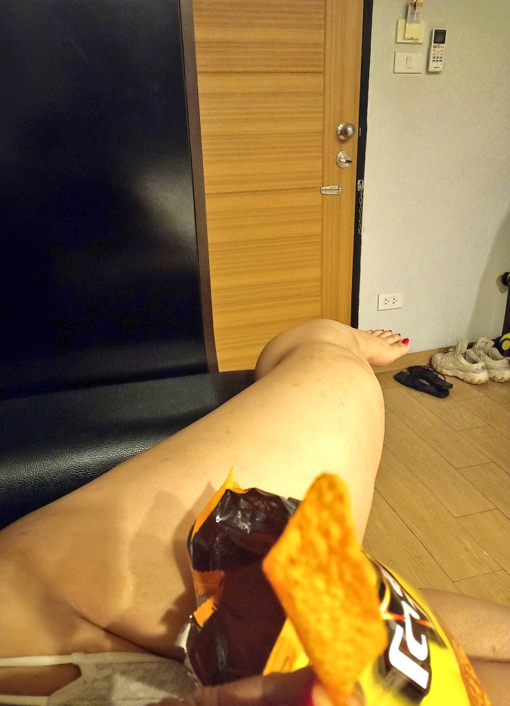 คิดถึงขาที่ไม่มีรอยยุงกัด  🥺  ฉันเลือกอะไรได้มั้ย  ฉันมาอยู่ที่ร้อนชื้น  😂 และดันเป็นคนเเพ้ง่าย 55555