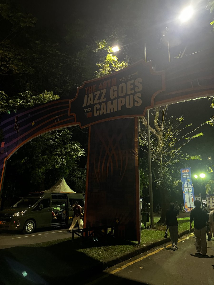 Semalem malah salfok nyimak <a href="/raisa6690/">Raisa Andriana</a> curcol di panggung.

Sambil makan popmie di JGTC