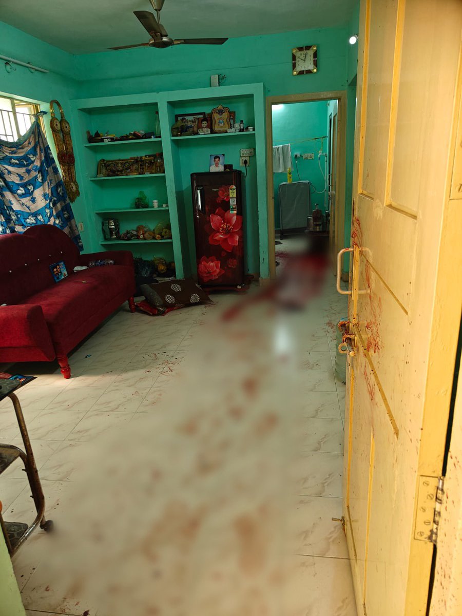 annamalai_k's tweet image. திமுக ஆட்சியில், தமிழகத்தில் படுகொலைகள் நடைபெறாத நாளே இல்லை எனும் அளவுக்குச் சட்டம் ஒழுங்கு சீர்குலைந்து இருக்கிறது. இதன் உச்சகட்டமாக, இன்று காலை, திருச்சி மாநகர் பீமநகர் மார்சிங் பேட்டையில், பள்ளிகள் அதிகம் உள்ள பகுதியில், குறிப்பாக காவலர் குடியிருப்பு உள்ளேயே புகுந்து ஒருவரை…