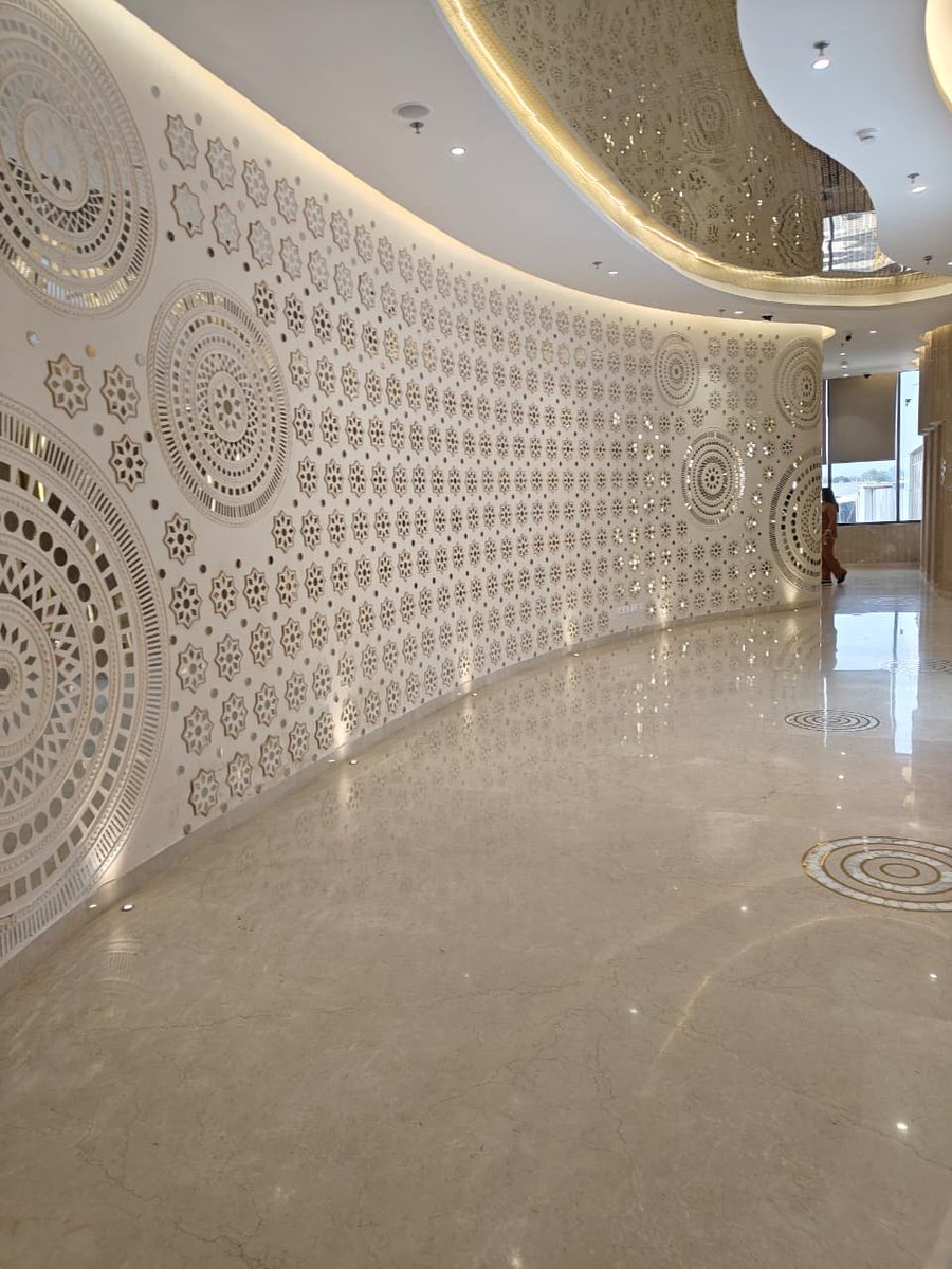 SartanparaYash's tweet image. What&apos;s better than 1 Eterna??

1 Eterna and 3 add-ons.

The whole family got access to the new Adani lounge at Ahmedabad airport. (Need to spend 40k in previous quarter, easy with Gvs and 3.75% return)

QR code can be generated via Loungeone as well for families who don&apos;t have…