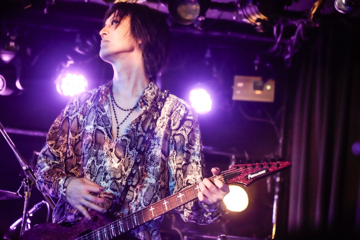 mockingbird340x's tweet image. A&apos;KANDER（as D&apos;ERLANGER）
📸@aikiryu 
💄@cherry_rose05 
🎸RE-155C 瀧川一郎（CIPHER）モデル

#DERLANGER
#瀧川一郎
#ラメフェス
#鱧祭