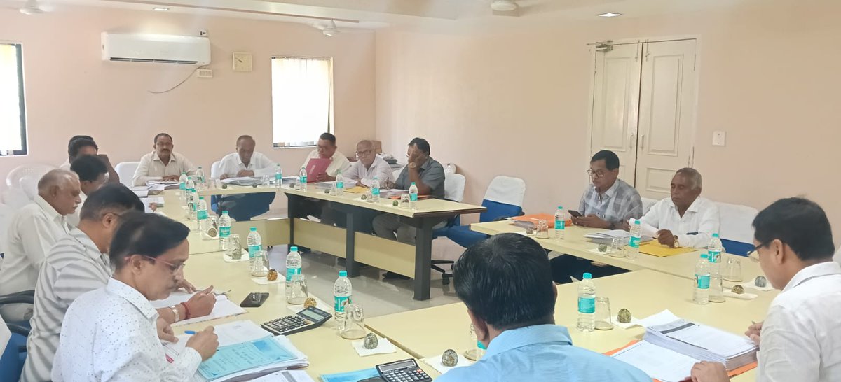 આ સૌજન્ય મુલાકાત બાદ મંડળીની બોર્ડ બેઠક યોજીને મંડળીના કાર્યોની સમીક્ષા સાથે સહકારી ક્ષેત્રના વધુ વિકાસ અને ખેડૂતોના હિત માટે અનેક બાબતો પર ચર્ચા-વિમર્શ કરીને માર્ગદર્શક સૂચનો આપ્યા.