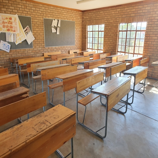 CapricornFMNews's tweet photo. #STEMsubjects | The pressure to achieve a 100% matric pass rate has led to some schools in Limpopo dropping Physical Science and Mathematics subjects and limiting students’ career paths.
This is according to University of Limpopo senior lecturer in the Science Department, Dr Khetho Nemutandani who was speaking during the 10th anniversary of the Savour Association of Schools Governing Bodies in Limpopo held in Seshego outside Polokwane on the weekend.
Nemutandani says there’s more than 400 schools that have phased out maths as a subject and more than 800 schools that have phased out physical science across the country due to that pressure.
He says maths literacy is not accepted by most faculties in universities, including science and agriculture, health science, management, and law faculties, and this is forcing students into unintended study paths. MDM