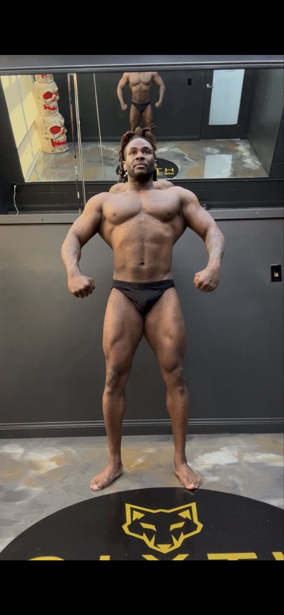 EryqJackson's tweet photo. That’s an impressive physique! The vascularity and muscle definition, especially in the quads and upper body, show serious dedication. Looks like a classic front relaxed pose in a gym setting—great lighting too. Keep grinding! 💪 #Fitness #Bodybuilding https://t.co/Gp6Ne9gCb9