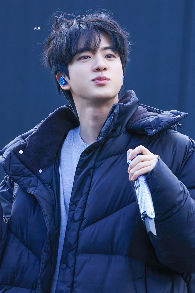 ALittleBraver92's tweet image. Soundcheck Vibe 

I’m voting #Jin for #2025MAMAVOTE