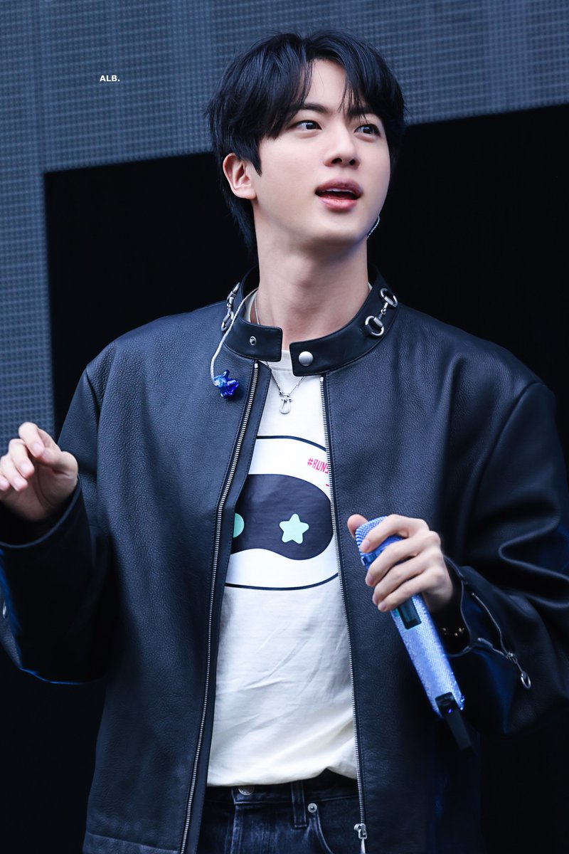 ALittleBraver92's tweet image. Soundcheck Vibe 

I’m voting #Jin for #2025MAMAVOTE