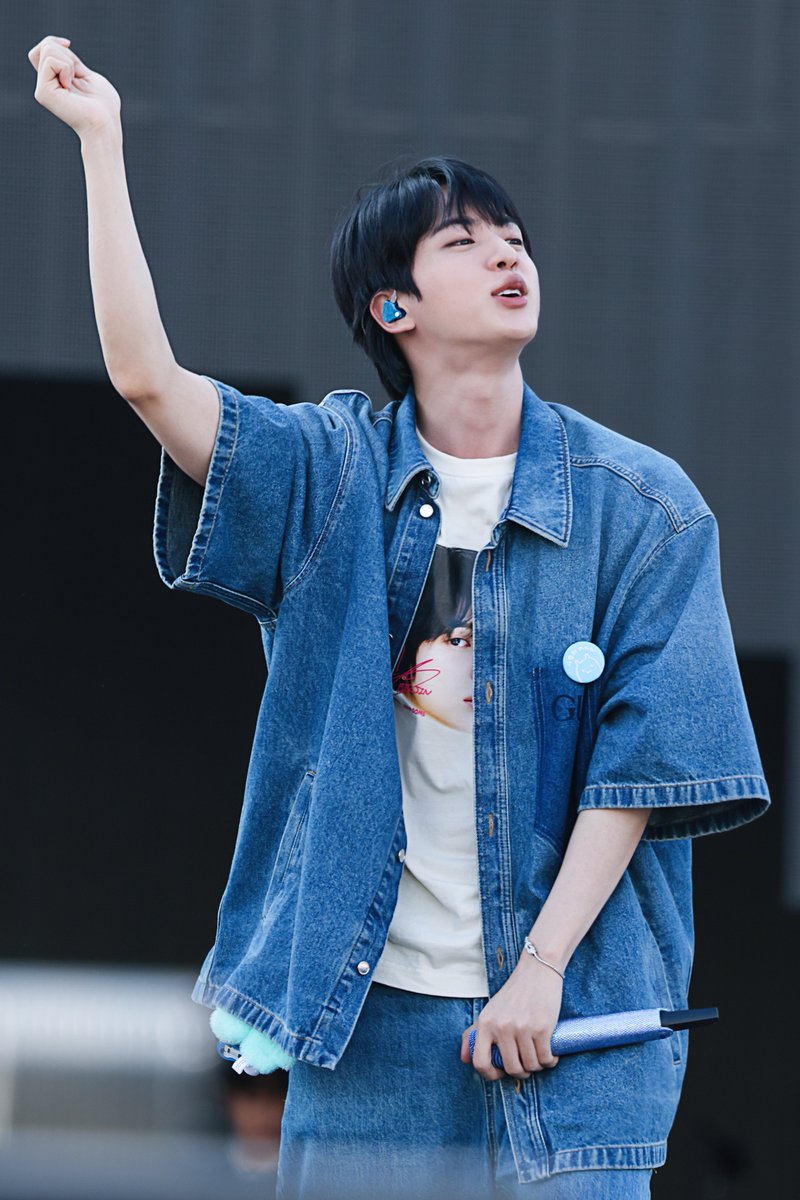 ALittleBraver92's tweet image. Soundcheck Vibe 

I’m voting #Jin for #2025MAMAVOTE