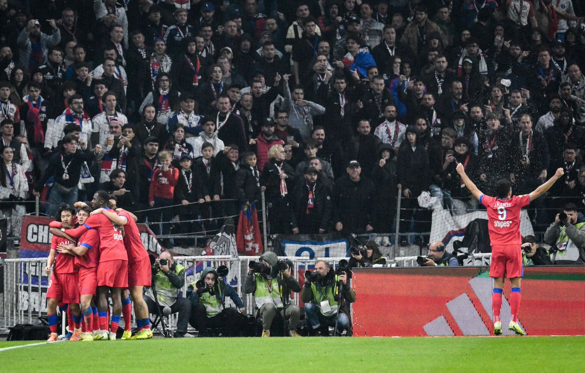 OL - PSG : Joao Neves claque un monstrueux « buzzer beater » synonyme de première place en Ligue 1… Revivez ce passionnant choc avec nous dlvr.it/TP9hD3