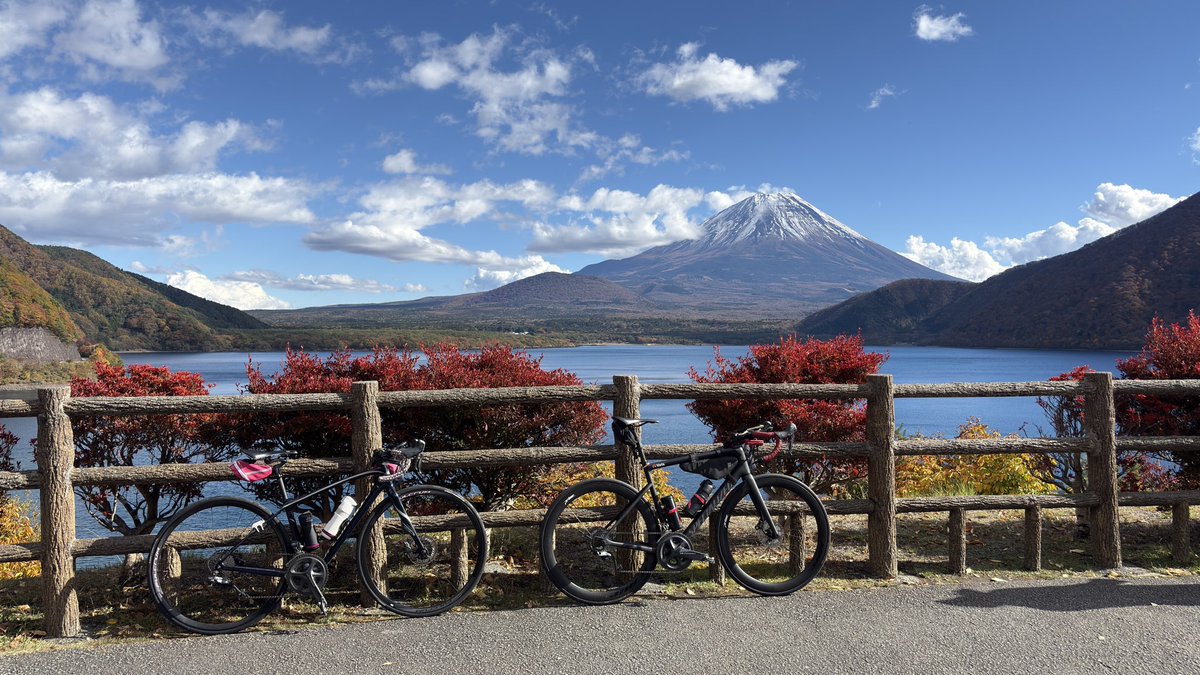 tanamin21's tweet photo. 本日の夫婦活動
お仕事お休みさせていただき、富士山と湖を追いかけてのライド
自転車サボりすぎててめっちゃしんどい😅
#夫婦活動 #夫婦ライド
#富士山 #富士五湖
#specilaized #specializedtarmac
#specializedruby https://t.co/Bv5fYwptKO