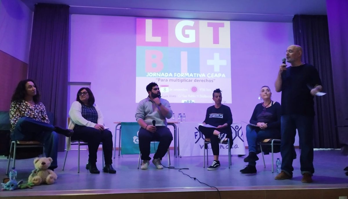Este fin de semana hemos celebrado en Valencia la jornada “Para multiplicar derechos”, sobre
los derechos del alumnado #LGTBI, organizada por
CEAPA junto a @fampavalencia. 
📸 Aquí os dejamos algunas imágenes del encuentro.
#CEAPA #AMPA #FAMPA
#diversidadsexual #JornadaCEAPA