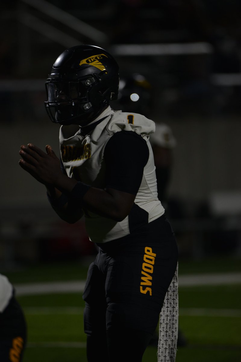 Blessed to be 18 , thank you my lord🙏🏿🤞🏾<a href="/44SwoopFootball/">IKE Eagles Football</a>