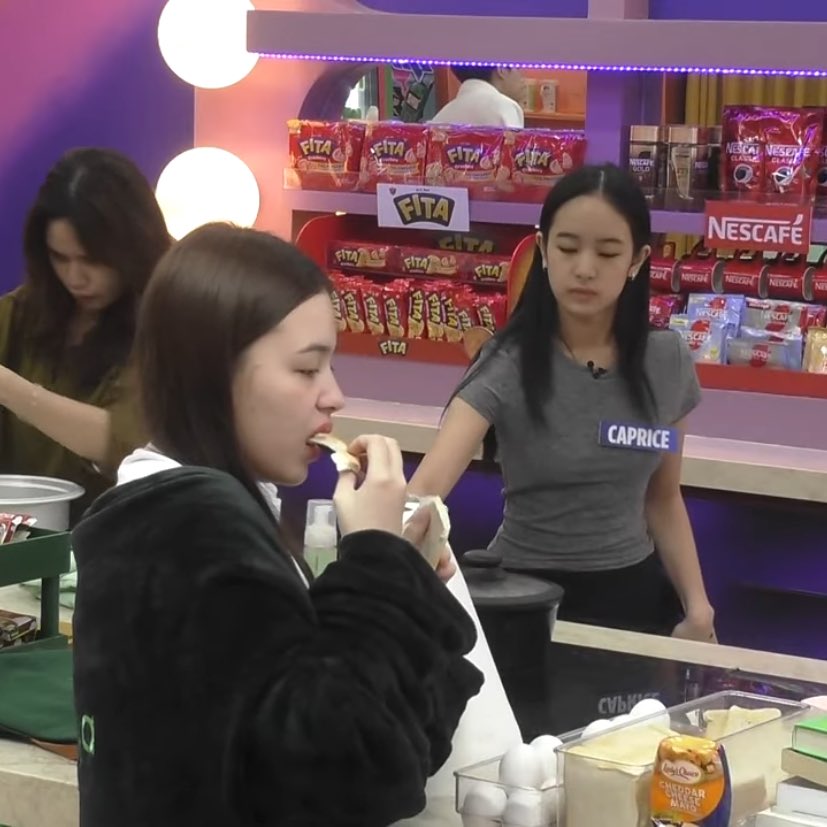ngl, ang lakas talaga ng capkrys sa clock app 😭 partida wala pa silang solid primetime scene, tapos yung mga LS scenes nila puro nakaw-tingin pa at sobrang dalang 😭 mga angst enjoyer ata ‘to eh. 

ayan na nga, another LS scene kanina — magkatapat na nga pero wala pa rin!