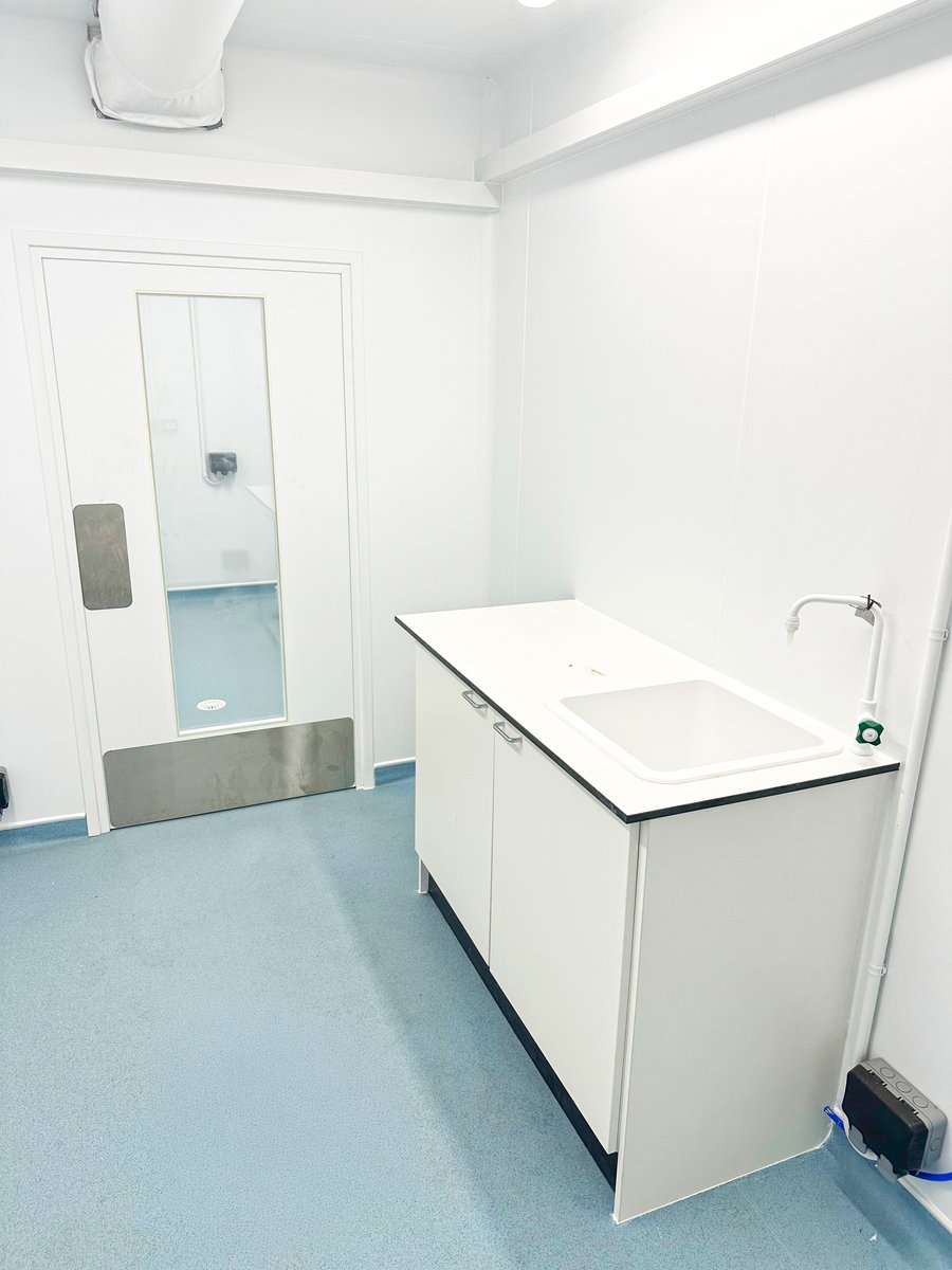 GuardtechClean's tweet image. A quite extraordinary achievement from everyone at the Guardtech Group – but particularly our amazing Cleancube team...

💚 A Cleancube Multi 11 CNC biotech lab 
💚 To support a GMO programme to combat malaria
💚 Installed in East African – IN. THE. DESERT!!!