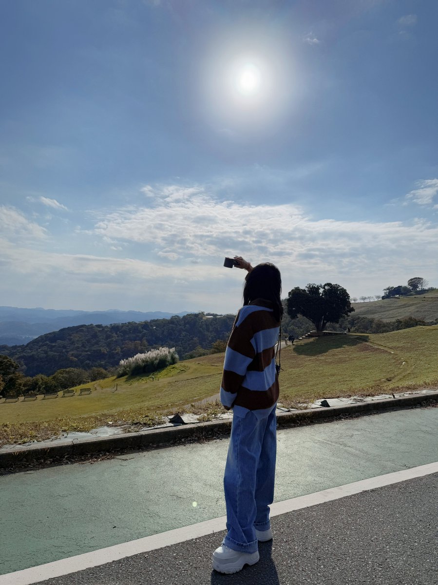 はじめて企画したバスツアー🚌
忙しい中こうやって私と一緒に時間を共にするために来てくれる人がいるってことに心が温かくなり💖
また心から感謝して、私が与えられる幸せがあるなら惜しみなく与えられたらいいなと思ったそんな日でした🐄🖼️🌈
皆ずっと幸せでいましょう🦄💜

#ボラム #BoRam #전보람