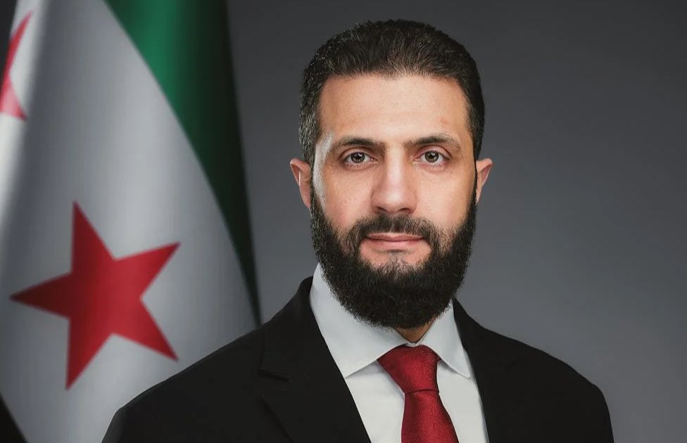 SaudiNews50's tweet photo. إحباط مؤامرتين منفصلتين لاغتيال الرئيس السوري أحمد الشرع، خلال الأشهر الماضية.

- https://t.co/X0tOBb56WN